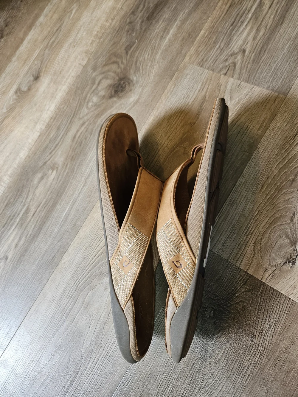 OluKai Tuahine Men's Waterproof Leather Sandals Flip Flops Tan Size 15